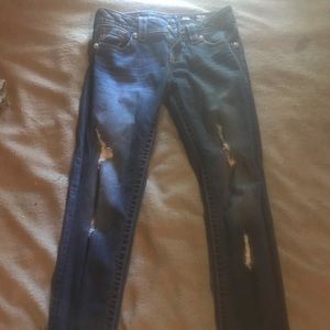 Very nice miss me jeans with holes, straight fit, and in perfect condition.